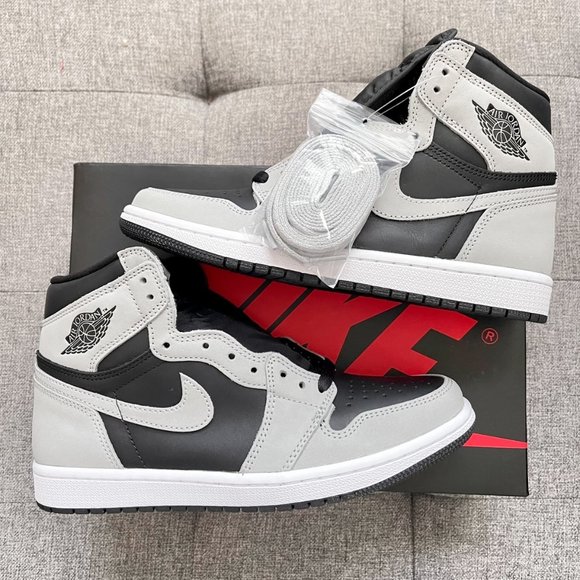 🖤🤍 Nike Air Jordan 1 retro high OG shadow shoes - Picture 4 of 4